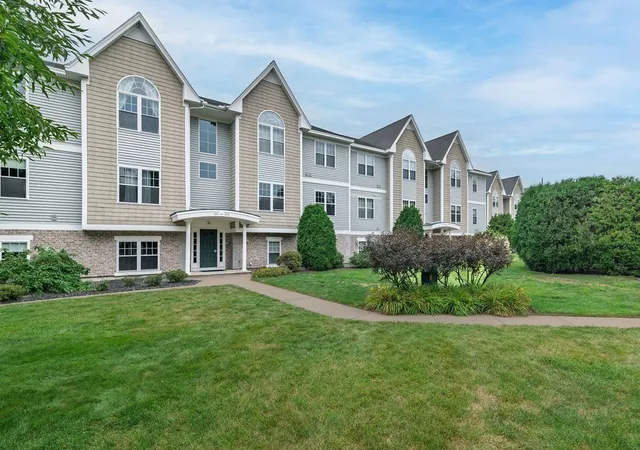 2nd image of 200 Roger Williams Ave #205, East Providence, RI 02916 | MLS# 73567355