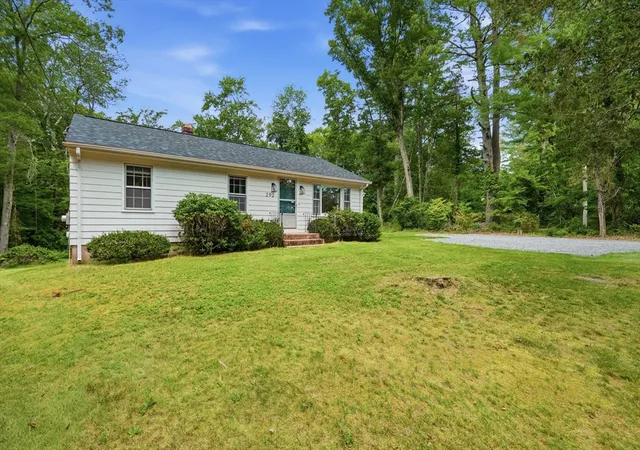 3rd image of 292 Anawan St, Rehoboth, MA 02769 | MLS# 73559150