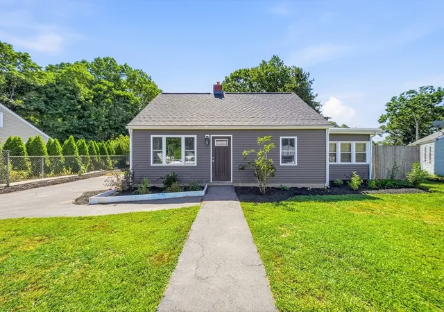 2nd image of 97 Stoughton St, Stoughton, MA 02072 | MLS# 73565860