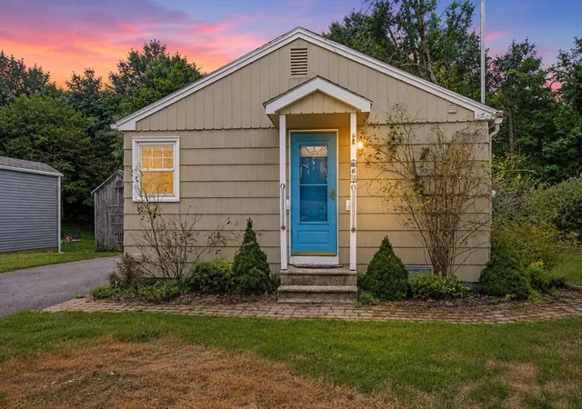 2nd image of 6 Hamilton Dr, Holland, MA 01521 | MLS# 73563742