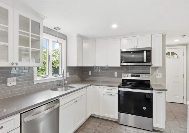 5th image of 6 Hamilton Dr, Holland, MA 01521 | MLS# 73563742