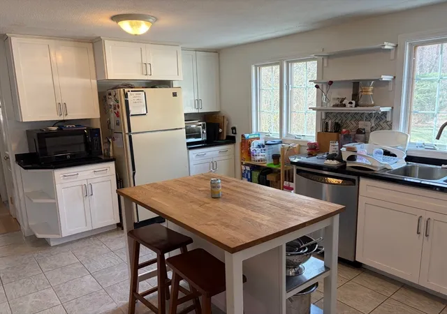 Homes for sale in Southborough, MA | 112 Marlboro Rd, Southborough, MA 01772 | MLS# 73507358