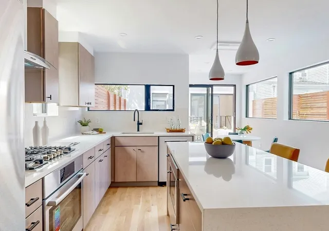 Homes for sale in Cambridge, MA | 131 Charles St, Cambridge, MA 02141