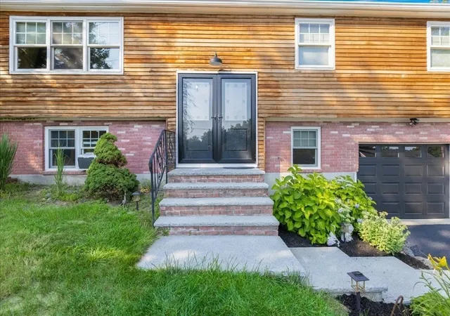 3rd image of 49 Longfellow Dr, Newburyport, MA 01950 | MLS# 73556137