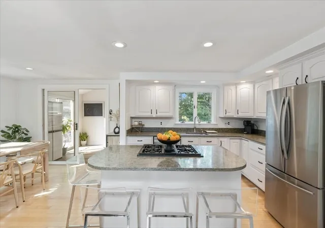 5th image of 49 Longfellow Dr, Newburyport, MA 01950 | MLS# 73556137