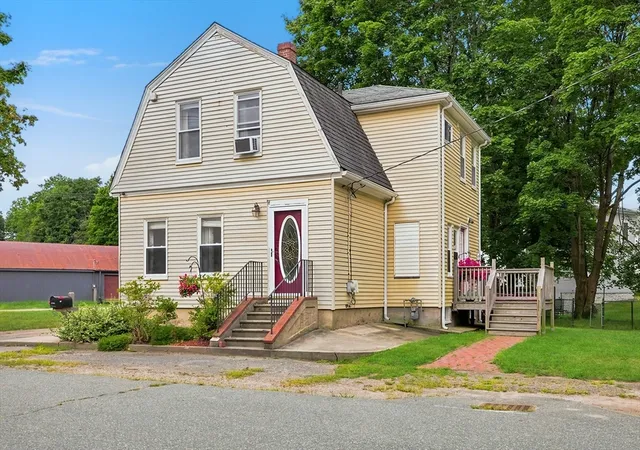 2nd image of 10 Sumner Ave, Middleboro, MA 02346 | MLS# 73562674