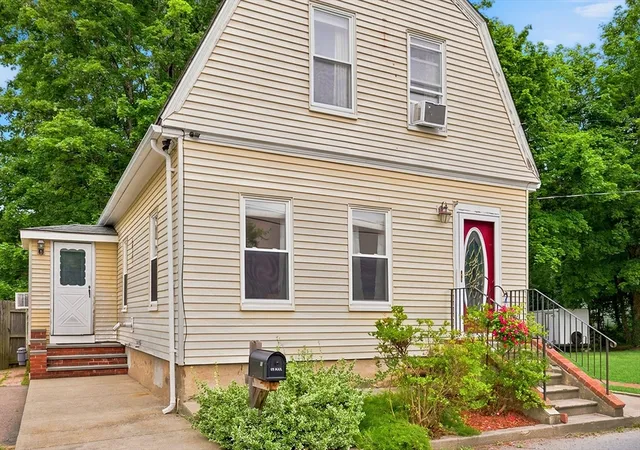 Photo 3 of Single family home for sale at 10 Sumner Ave, Middleboro, MA 02346 | MLS# 73562674 | Listing updated on 2026-09-01