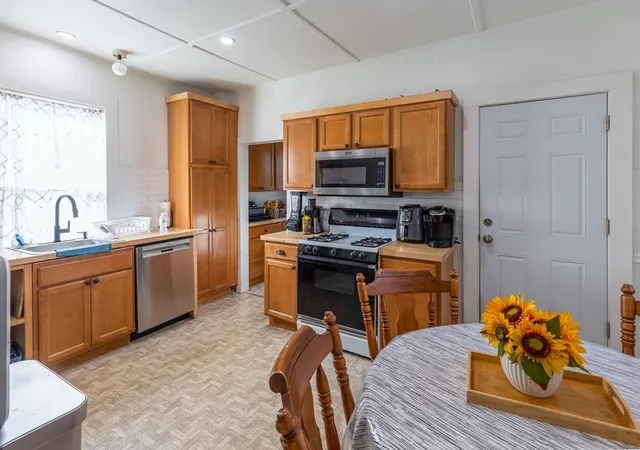 Listing Photo 5 - Condo for sale in building located at 211th Ct St, Plymouth, MA 02360