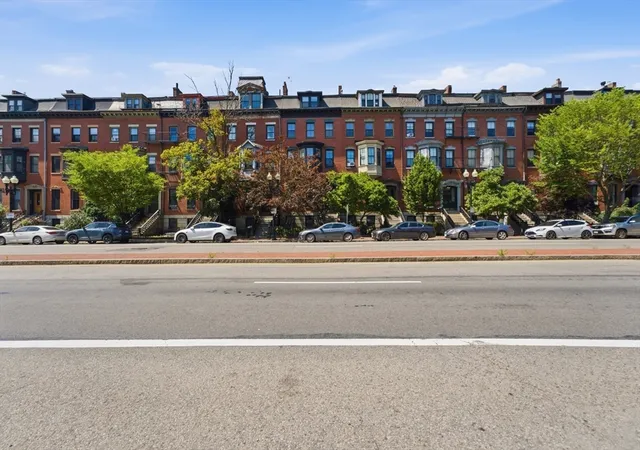 Listing Photo 2 - Condo for sale in building located at 465 Massachusetts Ave, Boston, MA 02118 - Unit #4