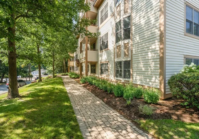 17th image of 12 Russell Rd #103, Wellesley, MA 02482 | MLS# 73556257
