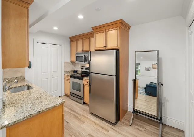 Listing Photo 4 - Condo for sale in building located at 12 Russell Rd, Wellesley, MA 02482 - Unit #103