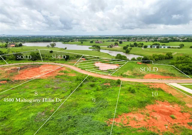 1st image of 4500 Mahogany Hills Dr, Moore, OK 73160 | MLS# 938954