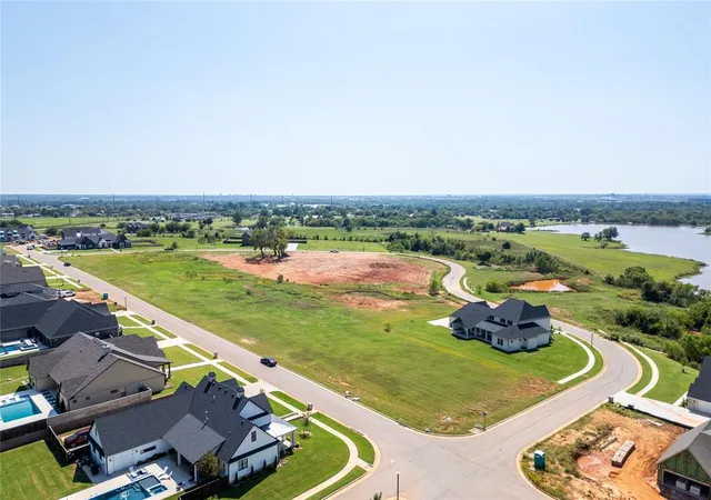 4th image of 4400 Mahogany Hills Dr, Moore, OK 73160 | MLS# 938959