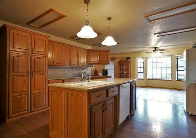 4th image of 1207 N Illinois St, Weatherford, OK 73096 | MLS# 1043426