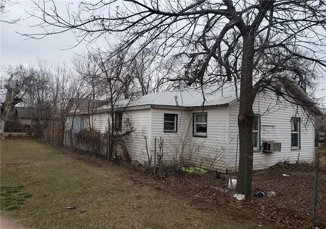 Photo 4 of Sale Pending at 2141 Sw 35Th St, Oklahoma City, OK 73119 | MLS# 1047723 | Listing updated on 2024-05-09