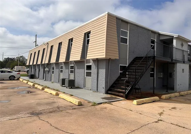 1st image of 1002 Sw Summit Ave, Lawton, OK 73501 | MLS# 1061961
