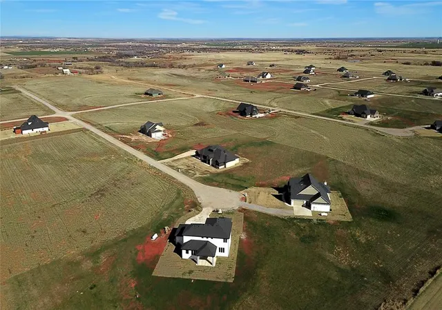 Photo 1 of Sale Pending at 7624 Ne Eagle Dr, Piedmont, OK 73078 | MLS# 1098074 | Listing updated on 2024-08-21