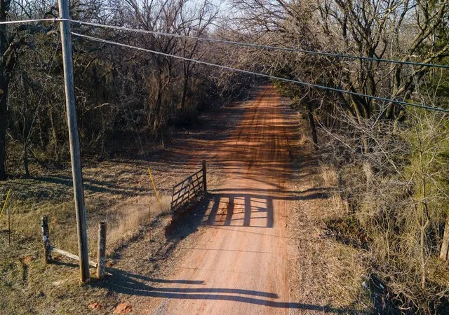 Photo 2 of Sale Pending at 10050 Santa Fe Trl, Edmond, OK 73025 | MLS# 1101974 | Listing updated on 2024-03-20