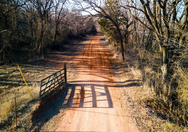 Photo 3 of Sale Pending at 10050 Santa Fe Trl, Edmond, OK 73025 | MLS# 1101974 | Listing updated on 2024-03-20