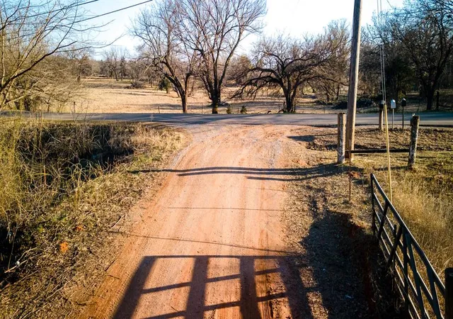 Photo 4 of Sale Pending at 10050 Santa Fe Trl, Edmond, OK 73025 | MLS# 1101974 | Listing updated on 2024-03-20