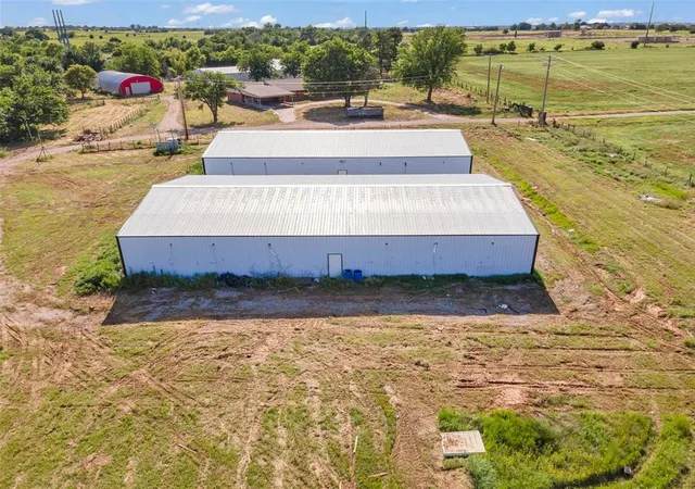 Photo 4 of Sale Pending at 1311 County Road 1390, Chickasha, OK 73018 | MLS# 1119162 | Listing updated on 2025-06-03