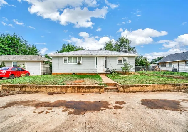 Photo 3 of Sale Pending at 714 W Tom Stafford St, Weatherford, OK 73096 | MLS# 1119746 | Listing updated on 2026-09-22