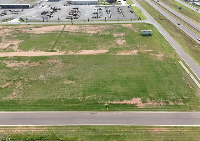 4th image of 15 E Waylon Cir, Weatherford, OK 73096 | MLS# 1121726