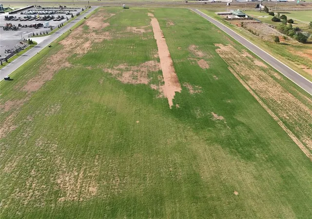 3rd image of 14 E Waylon Cir, Weatherford, OK 73096 | MLS# 1121900