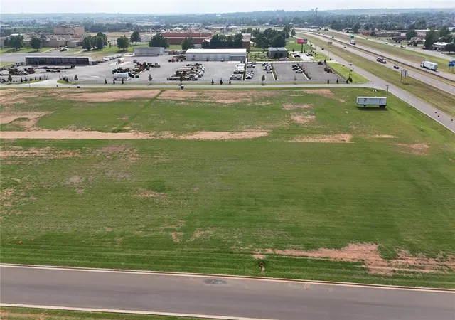 5th image of 14 E Waylon Cir, Weatherford, OK 73096 | MLS# 1121900