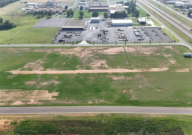 6th image of 14 E Waylon Cir, Weatherford, OK 73096 | MLS# 1121900