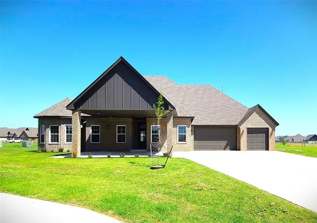 1st image of 109 Tralee Ct, Yukon, OK 73099 | MLS# 1128700