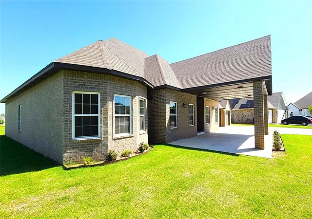 2nd image of 109 Tralee Ct, Yukon, OK 73099 | MLS# 1128700