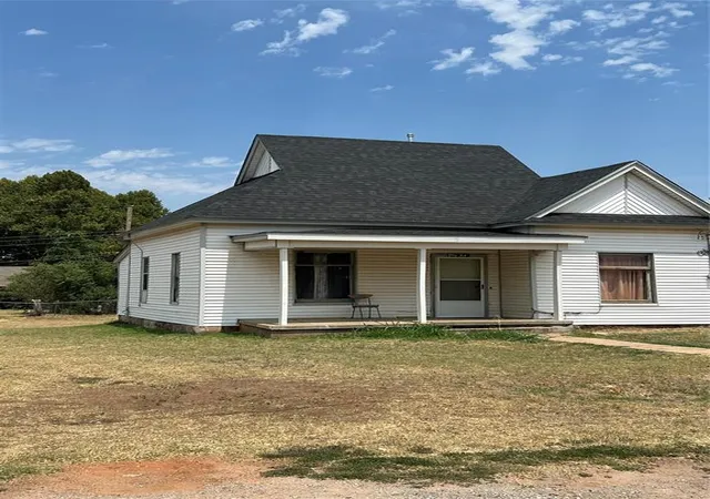 Photo 1 of Single family home for sale at 21 W 3rd St, Carnegie, OK 73015 | MLS# 1129630 | Listing updated on 2024-11-22