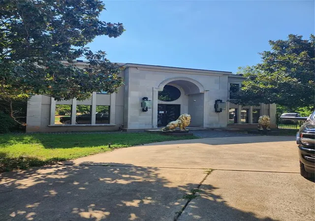 Photo 2 of Single family home for sale at 3400 Twelve Oaks Rd, Oklahoma City, OK 73120 | MLS# 1132785 | Listing updated on 2025-09-11
