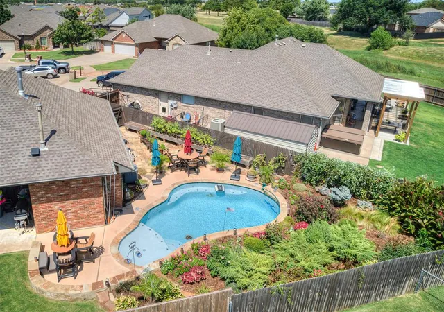26th image of 534 W Chickasaw Court Wy, Mustang, OK 73064 | MLS# 1135599
