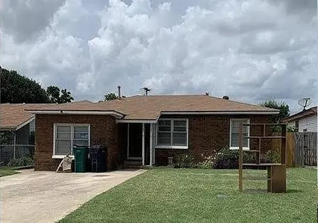 Single family home for sale at 1307 SE 40th Street, Oklahoma City, OK 73129 | MLS# 1136495