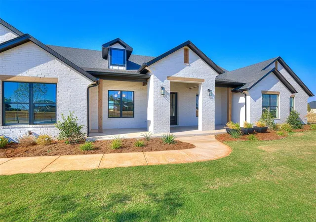 2nd image of 13133 Ashlyn Ln, Yukon, OK 73099 | MLS# 1140985