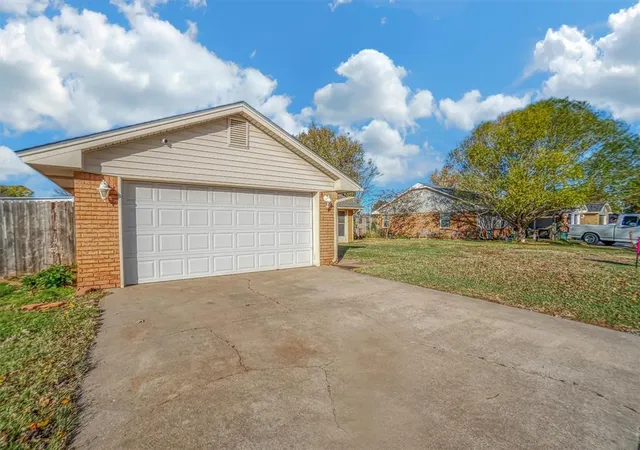 2nd image of 207 Magnolia, Elk City, OK 73644 | MLS# 1143242