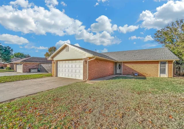 3rd image of 207 Magnolia, Elk City, OK 73644 | MLS# 1143242