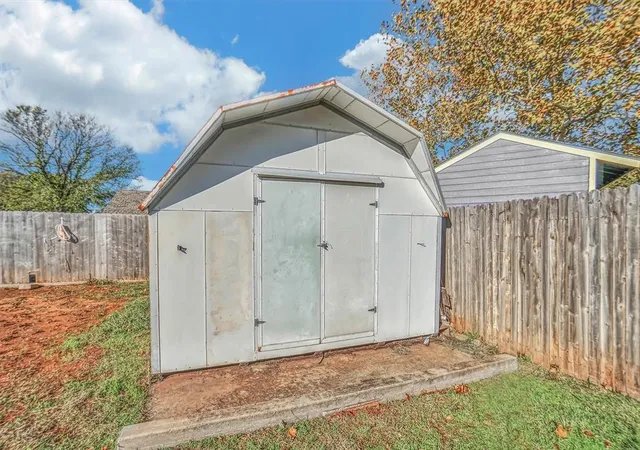 33rd image of 207 Magnolia, Elk City, OK 73644 | MLS# 1143242