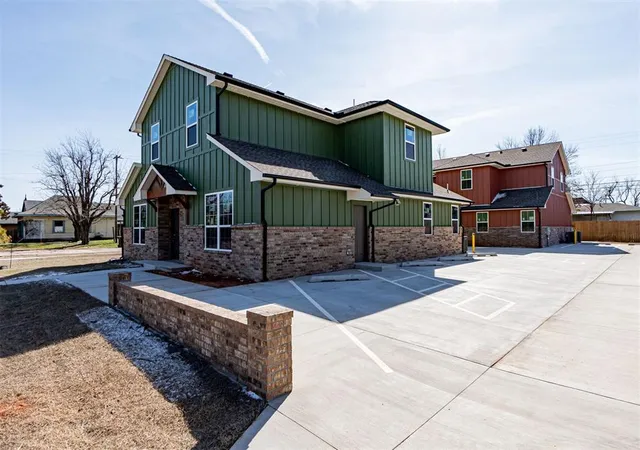 Listing Photo 2 - Condo for sale in building located at 316 Ash Ave, Yukon, OK 73099 - Unit #
