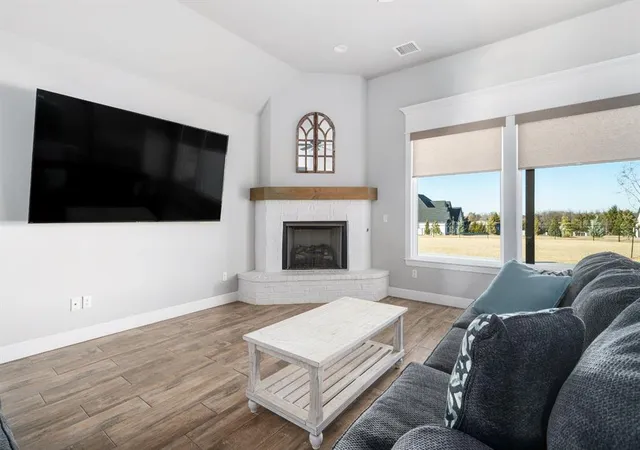 Photo 4 of Single Family Residence at 14170 Fox Lair Ln, Edmond, OK 73034 | MLS# 1146273 | | Sold on 2025-03-20