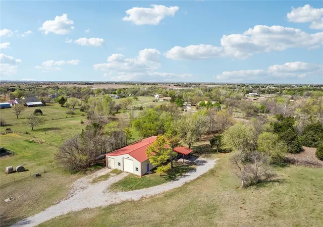 2nd image of 7201 Country Ln, Mustang, OK 73064 | MLS# 1149160