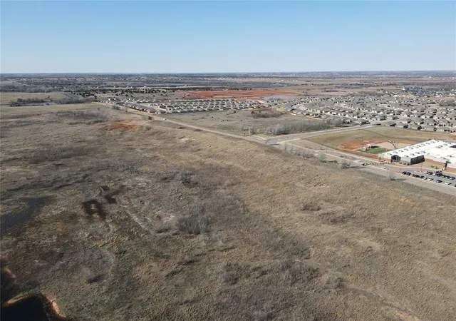 Photo 4 of Sale Pending at 9003 N Mustang Rd, Yukon, OK 73099 | MLS# 1149453 | Listing updated on 2026-08-27