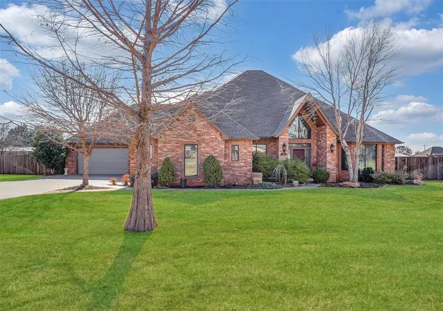 3rd image of 316 W Lakeview Rd, Elk City, OK 73644 | MLS# 1149724