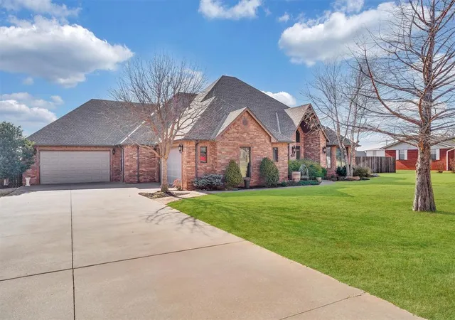 4th image of 316 W Lakeview Rd, Elk City, OK 73644 | MLS# 1149724
