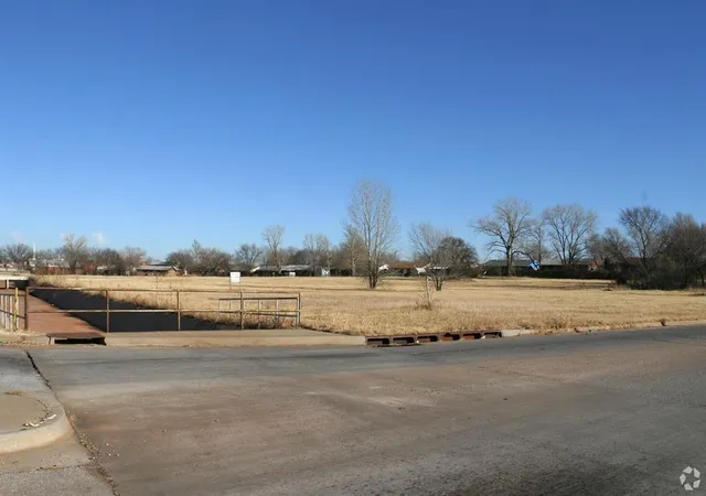 2nd image of 4800 S Bryant Ave, Moore, OK 73160 | MLS# 1150892