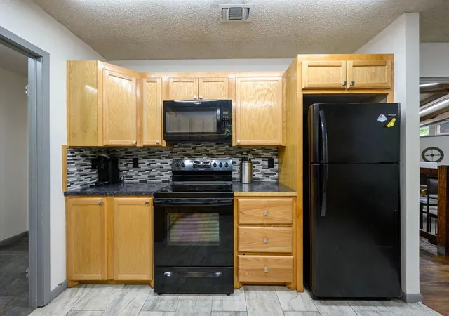 Photo 5 of Single family home for sale at 141 Wildwood Trl, Broken Bow, OK 74728 | MLS# 1150957 | Listing updated on 2026-01-09