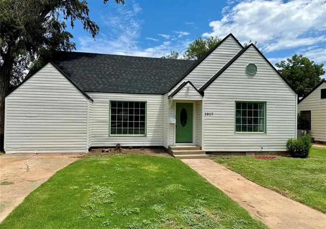 Homes for sale in Altus, OK | 1017 E Cypress St, Altus, OK 73521 | MLS# 1153503