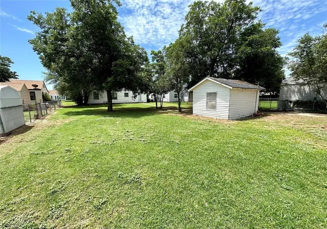 Homes for sale in Altus, OK | 1017 E Cypress St, Altus, OK 73521 | MLS# 1153503